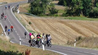 „Freie Fahrt für Radfahrerinnen und Radfahrer“ heißt es beim 22. „Autofreien Sonntag“ am 6. August. Auf der Strecke zwischen Tauberbischofsheim und Freudenberg am Main kann auf mehr als 50 Kilometern ungestört geradelt werden.