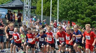 Start der Jungs beim Schülerlauf über zwei Kilometer.
