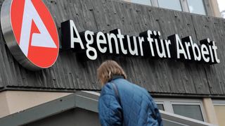 Die Zahl der Arbeitslosen im Agenturbezirk Schwäbisch Hall-Tauberbischofsheim ist im Juni leicht gesunken. Die Arbeitslosenquote liegt unverändert bei 3,2 Prozent (Baden-Württemberg: 3,8 Prozent).