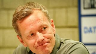 Adler-Sportmanager Jan-Axel Alavaara hofft, Mitte Juli Klarheit darüber zu haben, wie es mit Torhüter Arno Tiefensee weitergeht.