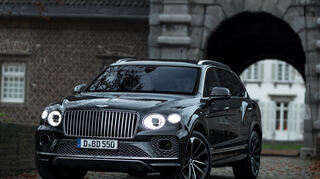 mid Düsseldorf - Imposant und edel: der Auftritt des Bentley Bentayga.