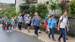 Rund 50 Bürger waren bei der Wanderung in Rosenberg dabei.