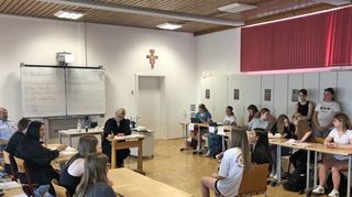 Bei einer Probe-Gerichtsverhandlung konnten die Schülerinnen und Schüler in die Rollen von Richter oder Verteidiger schlüpfen.