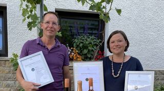 Große Freude bei Ulrich und Simone Seitz aus Königheim: Bei dem Organic Wine Award International wurden Rivaner, Rotling und Secco des „Ökologischen Land- und Weinbaus Seitz“ prämiert. Der Secco war bei der Verkostung sogar der beste Bio-Schaumwein Deutschlands.