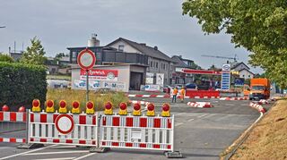 Nahe der Esso-Tankstelle wird in der Buchener Straße in Walldürn derzeit ein Kreisel errichtet