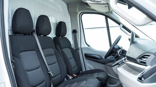 mid Würzburg - Geräumiges Fahrerhaus mit drei Sitzplätzen im großen eDelivery 9.
