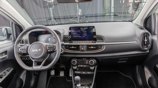 mid Frankfurt - Das neue 8 Zoll Infotainmentsystem ist übersichtlich gehalten, für alle oft genutzten Funktionen gibt es eine echte Taste.
