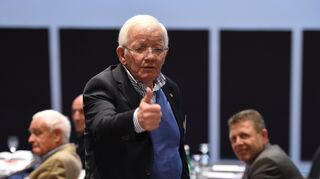 Vizepräsident Berthold Wipfler vom Deutschen Eishockey-Bund (DEB) spricht am 01.11.2014 auf dem "DEB-Dialogtag" in München (Bayern) zu den Delegierten. Foto: Andreas Gebert/dpa (zu dpa-Meldung: «DEB-Haushaltsentwürfe 2015 und 2016: Erneut bis zu 680 000 Euro Minus» vom 01.11.2014) +++(c) dpa - Bildfunk+++