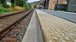 Während die Haltepunkte im Bereich der Westfrankenbahn (hier Igersheim) auf 55 Zentimeter Einstiegshöhe ausgebaut werden, beträgt sie auf der Frankenbahn ab kommendes Jahr in Gerlachsheim, Grünsfeld, Zimmern und Wittighausen 76 Zentimeter. Barrierefreiheit ist dann vorerst in Lauda nicht mehr gegeben.