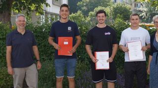 Die Klasse M3WZ und R3PW mit Klassenlehrer StR Karsten Rehberg sowie Abteilungs- und Klassenleiterin StDin Kati Grützmacher.