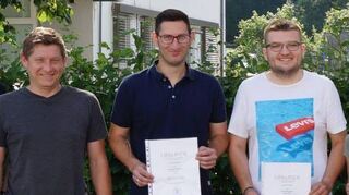 Die Klasse E3EG mit Fachlehrer OStR Jens Glaser, StR Dr. Joachim Schroth, Abteilungsleiter Elektrotechnik StD Alfred Winklmaier sowie Fachlehrer GSR Werner König.
