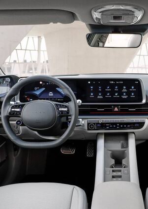 Klare Struktur und viel Platz: der Innenraum des Ioniq6.