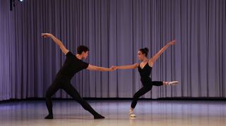 Ziel der Aufführung im Tanzhaus war es, den Studierenden die öffentliche Präsentation zu ermöglichen.