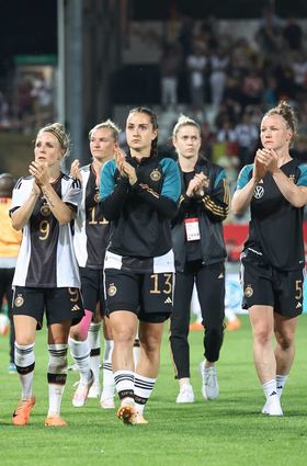 Nach der verpatzten WM-Generalprobe muss sich das DFB-Team wieder sammeln. Erst einmal steht aber die Akklimatisierung in Australien an.