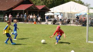 Auch der Fußball-Nachwuchs zeigte beim großen Jubiläumsfest sein Können.