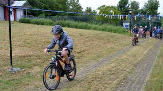 Besondere Unterrichtseinheit: Die Kinder der Freiherr-von-Zobel-Grundschule lernten den sicheren Umgang mit ihrem Fahrrad.