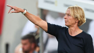 „Wir wollen mit den Aufgaben wachsen“, gibt die deutsche Bundestrainerin Martina Voss-Tecklenburg die Richtung für die anstehende Weltmeisterschaft in Australien und Neuseeland vor.