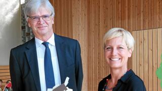 Schulamtsdirektor Alois Schmitt setzte Simone Müssig-Ehrmann offiziell in ihr Amt als Rektorin der Kirchbergschule ein.