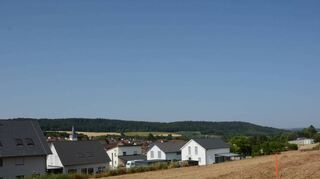 Auf einer Fläche von 1500 Quadratmetern sollen in Dertingen drei Mehrfamilienhäuser entstehen.