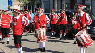 Der Fanfarenzug der Stadt Osterburken führte den Festzug zum Auftakt des Kilianimarktes an. Bilder: Helmut Frodl