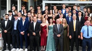 Die Abiturienten des Jahrgangs 2023 des Wirtschaftsgymnasiums an der Kaufmännischen Schule.