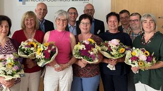 In einer Feierstunde würdigte Landrat Dr. Achim Brötel zusammen mit der Geschäftsleitung Beschäftigte der Neckar-Odenwald-Kliniken für deren langes Engagement zum direkten und indirekten Wohle der Patienten.