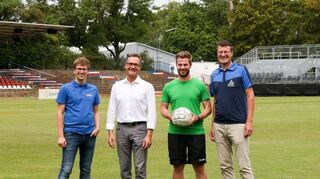 WM-Geschäftsführer Sönke Spille (v.l.), Sportbürgermeister Ralf Eisenhauer, Nationalspieler Jonas Schröter und IFA-Präsident Jörn Verleger.