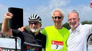 Triathlon-Team der Neckar-Odenwald-Kliniken (von links): Igor Jahraus (Anästhesist), Dr. Peter Oberst (Chefarzt und Kardiologe) sowie Dr. Thomas Hüttenhain (Chefarzt und Viszeralchirurg).