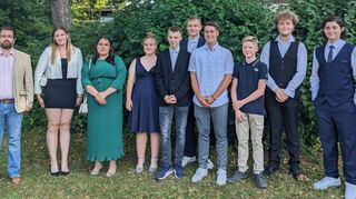 Lerngruppe 10 mit Klassenlehrer Stürmer (es fehlen drei Schülerinnen).