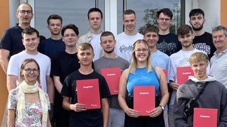 Die erfolgreichen Absolventen des einjährigen Berufskollegs.
