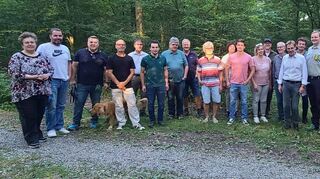 Über 20 Interessierte aus Gemeinderat und Bevölkerung machten sich bei der öffentlichen Waldbegehung in Osterburken ein Bild der bereits heute sichtbaren Spuren des Klimawandels.