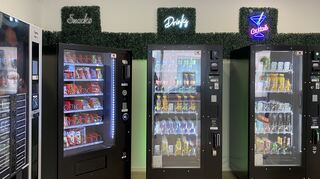 Zehn Automaten stehen im 24/7 Kiosk in der Nähe des Mannheimer Hauptbahnhofs