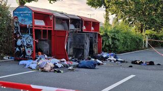 War hier vielleicht sogar ein Feuerteufel am Werk? Am helllichten Tag kommt das Ausmaß des Containerbrandes im Bereich des Igersheimer Kauflandes erst so richtig zu Geltung.