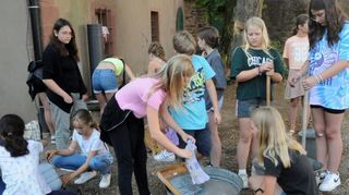 Museumstag des BGB: Neben Führungen durch die Sammlungen gab es auch Aktionen, wie das Wäschewaschen wie vor hundert Jahren.