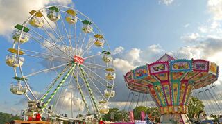 Farbenfroh und fröhlich: Das Bad Mergentheimer Volksfest ist wieder „in“ und hat jede Menge vergnügliche Attraktionen zu bieten.