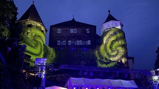 Gelungene Jubiläumsgala vor romantischer Kulisse: Die Schlossfestspiele Zwingenberg bestehen seit 40 Jahren.