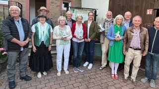Beim Dialektabend (von links): Herbert Scharmann, Hedwig und Burkard Eckert, Margarete Strachon, Roland Grimm, Heidrun Eyermann, Isabell Arnstein, Helmut Berberich, Irmgard Werner-Lippert, Adalbert Hauck, Hans Slama und Gundolf (Rotschi) Nohe.