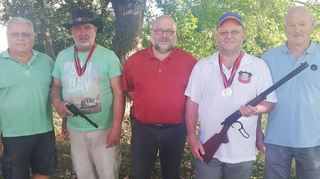 Auf dem Bild zu sehen sind die erfolgreichen Edelfinger Schützen von links: Klaus Pickel,Guido Deißler, Heinz Drost, Armin und Wilhelm Ulshöfer.