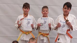 Im U13-Einzel waren (stehend von links) Arthur Resch, Vinzent Mohr, Anton Weinig sowie (unten) Ira-Anessa Umminger, Niklas Karafiat und Pia Zettelmeier in Top-Form.