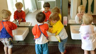 Etwa 20 Prozent der anfallenden Kosten für die Kinderbetreuung in Krippe und Kindergarten sollen die Eltern als Beitrag übernehmen. Das bedeutet allerdings eine Steigerung der Gebühren von 8,5 Prozent. Das sei „kein Pappenstiel“, wie manche Gemeinderäte am Dienstagabend in Werbach feststellten.
