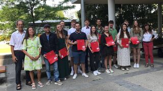 Die Klasse BKFH des Kolping-Berufskollegs mit den Fachlehrern Beer und Wolf-Hackober.