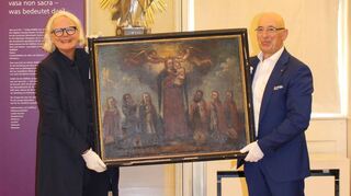 Freuen sich über die Neuerwerbung: Konservatorin Maike Trentin-Meyer und Geschäftsführer Michael Hörmann.