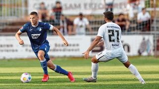 Flügelspieler Pavel Kaderabek (li.) entwickelt sich in der Vorbereitung zum Torjäger, kann die Probleme im TSG-Sturm aber wohl auch nicht lösen