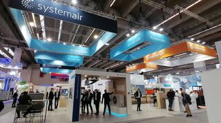 Eines der Branchenhighlights feierte im März diesen Jahres sein Comeback nach coronabedingter Online-Version: die internationale Weltleitmesse ISH. Systemair gab mit den ausgestellten Produkten einen Überblick über die große Produktvielfalt und deren zahlreiche Einsatzgebiete.