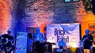 „Brick & Band“ treten in Höpfingen auf.