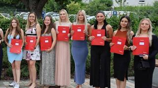 G3ZF: Nancy Ahlihangan, Katharina Bauer, Victoria Bauer, Djamila Boutaiba, Sarah Eder, Carina Ehrmann, Monika Gundelsweiler, Jule Heckel, Jana-Noelle Herz, Vanessa Jankowski, Michelle Jany, Fatemeh-Mahsa Kahrizi, Lina Kalintionok, Diana Kopp, Elaha Malekzada, Jessica Müller, Kira Naber, Zoe-Marie Schenk, Isabell Scholl, Weronika Sokol, Nele-Mandana Stolz, Irina Stürmer und Ilona Tepper.