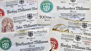 Auch die Oberamtsstadt Bad Mergentheim gehörte zu den Städten, Gemeinden und Firmen, die 1923 eigene Notgeldscheine herausgaben. Im Bild einige „Millionen“, die im Stadtarchiv aufbewahrt werden.