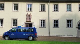 Aus der Haft gekommen und nach wenigen Stunden auch wieder dorthin zurück: Ein Betrugsprozess am Amtsgericht endete mit einer mehrjährigen Haftstrafe.