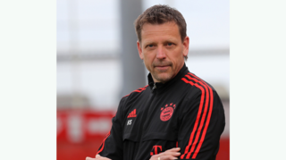 Der ehemalige KSC-Profi Holger Seitz möchte als Trainer des FC Bayern München II mit seiner Mannschaft in die 3. Liga aufsteigen – wie eben die Würzburger Kickers auch.