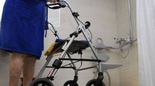 Wohnungen müssen auch mit einem Rollator nutzbar sein.